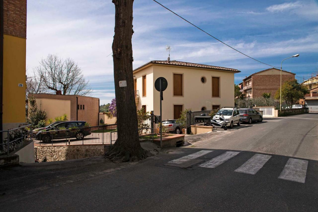Casa Il Glicine A Due Passi Dal Centro Apartment Siena Luaran gambar