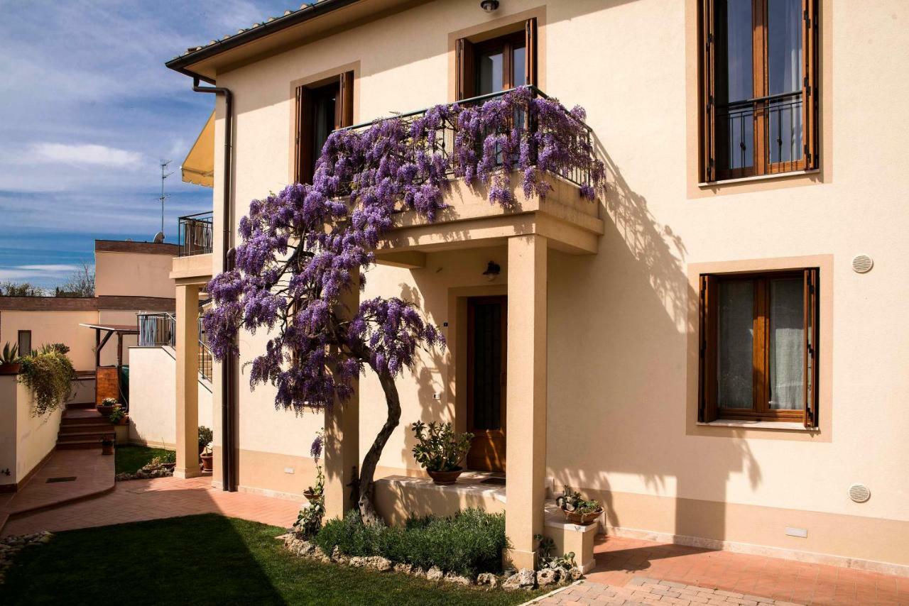 Casa Il Glicine A Due Passi Dal Centro Apartment Siena Luaran gambar