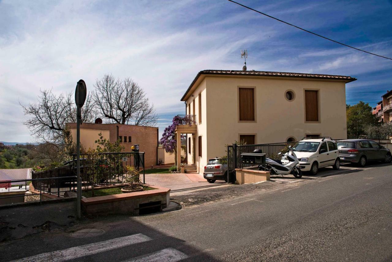 Casa Il Glicine A Due Passi Dal Centro Apartment Siena Luaran gambar
