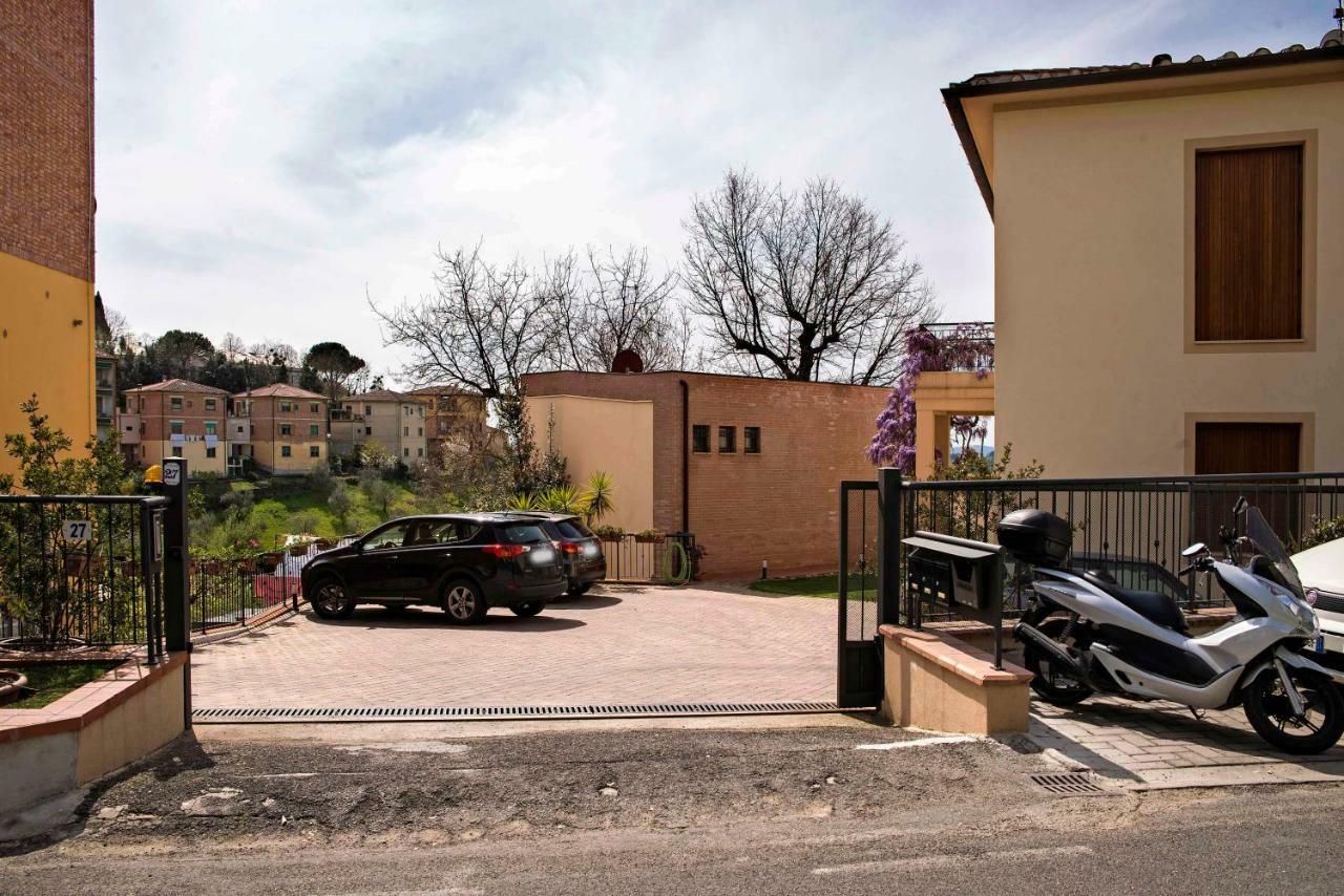 Casa Il Glicine A Due Passi Dal Centro Apartment Siena Luaran gambar