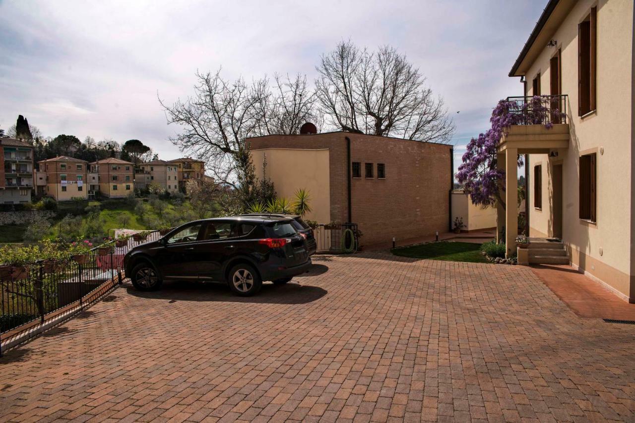 Casa Il Glicine A Due Passi Dal Centro Apartment Siena Luaran gambar